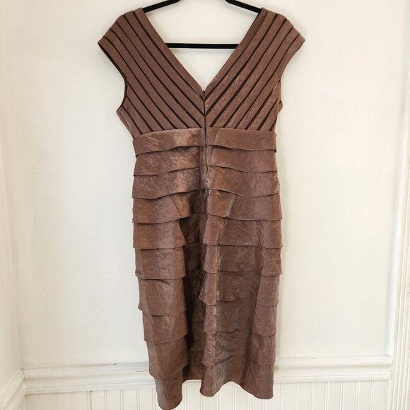 Adrianna Papell Metallic Gold Shutter Pleated Bodycon Cocktail Sheath Dress 8 - Picture 2 of 8